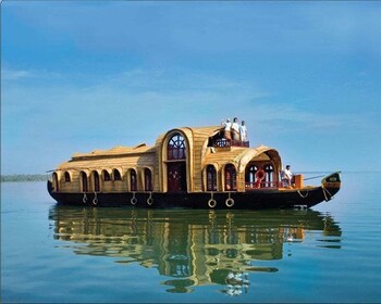 Aguas estancadas de Alapuzha desde el puerto de Cochin