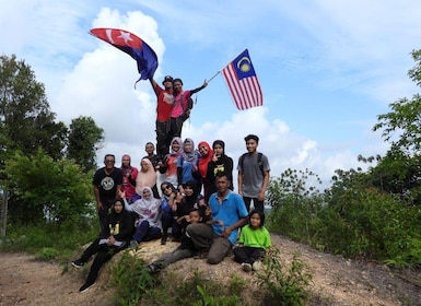 Johor: Belungkor Hill Hiking Tour