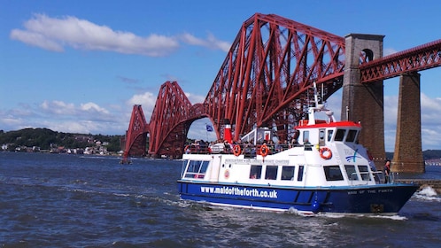 Queensferry: Sightseeing Cruise to Inchcolm Island