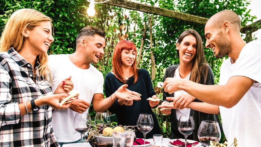 Kelowna: Love Local! Foodie tour on winery farm with lunch!