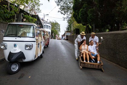 Funchal: Guided Tuk Tuk Tour to Toboggan Rides & Old Town