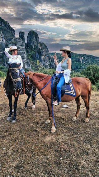 Kastraki: Meteora Morning Horse Riding with Monastery Visit