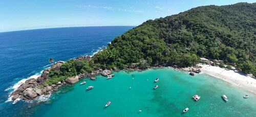 Ilha Grande: 360° Circumnavigation Speed Boat Tour - 8h