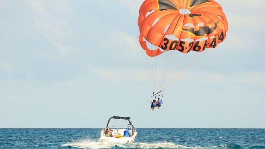 Punta Cana Parasailing: 15-Minute Adrenaline Adventure