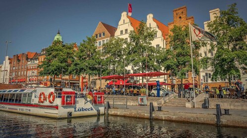 Lübeck: Private Christmas Market Tour