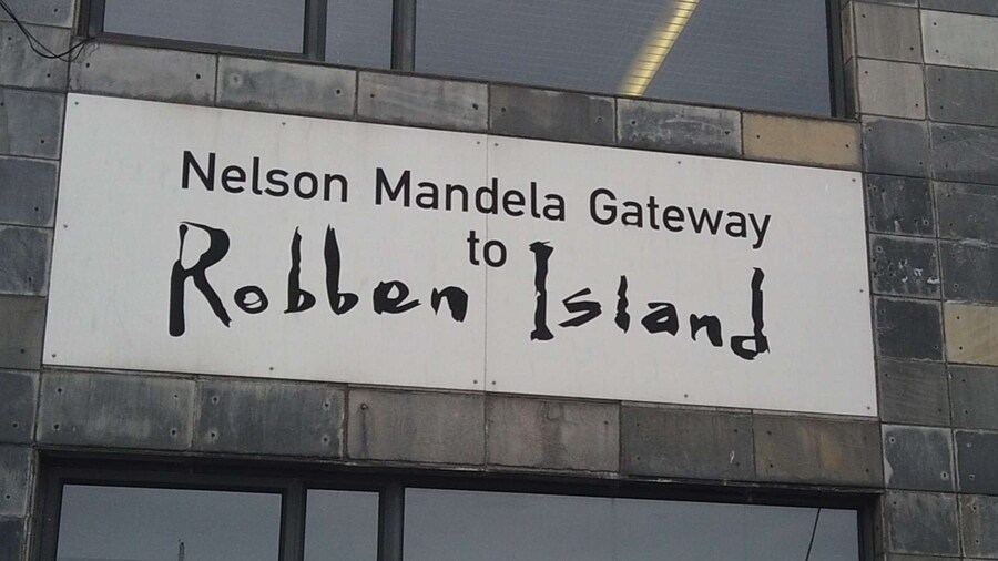 Cape Town: Table Mountain and Robben Island Tour