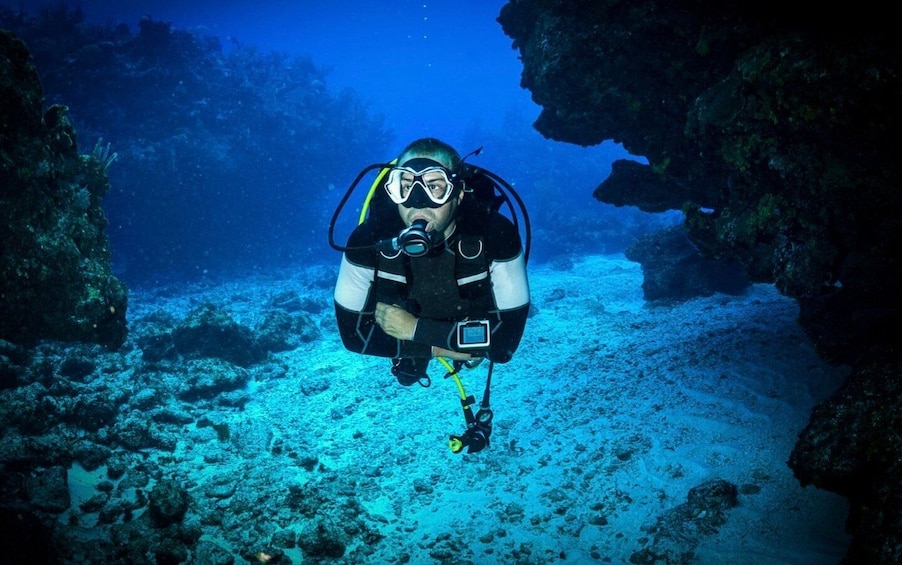 Picture 7 for Activity From Baku: Scuba Diving Experience for Beginners