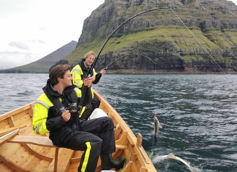 Hvannasund: Guided Boat Tour with Fishing