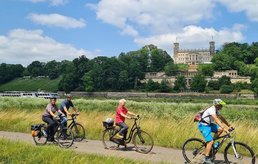 Picture 2 for Activity Dresden: Sightseeing Fahrrad Tour mit Verkostung deu/engl