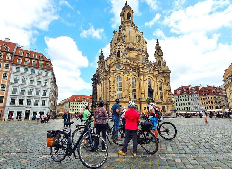 Dresden: Sightseeing Bike Tour with Tasting