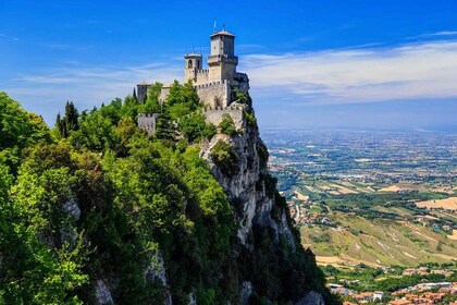 San Marino: recorrido privado por el sitio del Patrimonio Mundial de la UNE...