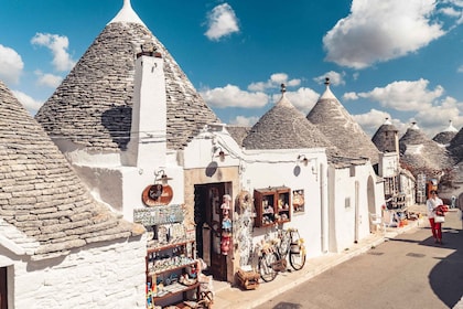 Alberobello guided tour with cooking show and light lunch