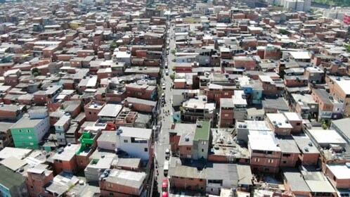 Paraisópolis: Favela yang semarak di São Paulo & Seniman Tersembunyinya