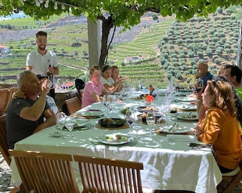 Quinta do Vallado: walking with full lunch and wine tasting