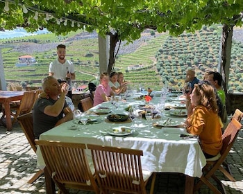 Douro - Vallado: luxury walking, picnic and wine tasting