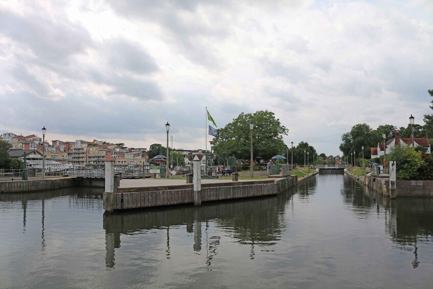 Picture 3 for Activity London: Kew to Hampton Court River Thames Cruise