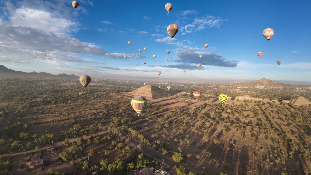 Picture 6 for Activity Mexico City: Ballon Flight + Breakfast + Guide in Pyramids