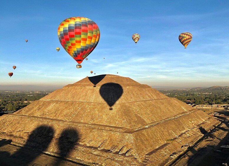 Mexico City: Ballon Flight + Breakfast + Pyramids Tour