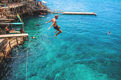 Boracay: Inselhüpfen mit Mittagessen und Klippenspringen