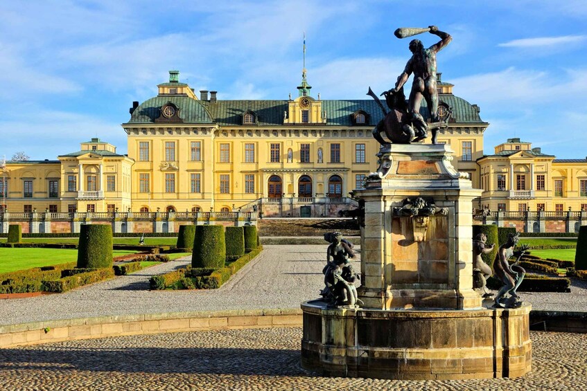 Picture 2 for Activity Eco Bike Tour of Stockholm Old Town, Djurgarden, Nature