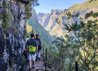 地元の人と行くハイキングの旅