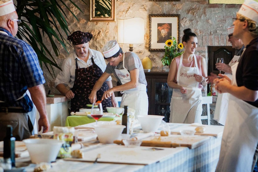 Siena countryside: cooking class in a real Tuscan farmhouse