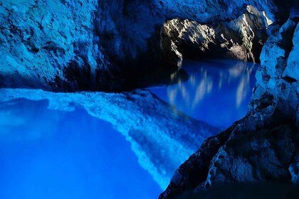 Hvar:Blue & Grenn Cave and Vis Island Private Speedboat Tour