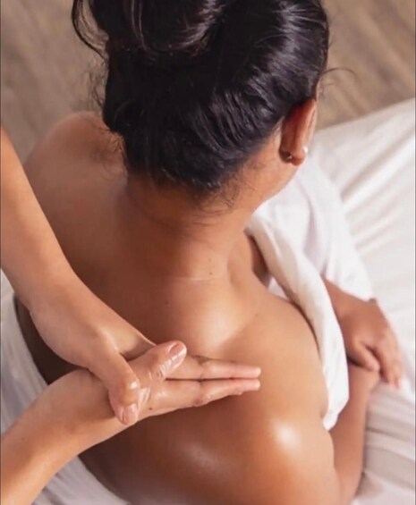 Picture 2 for Activity Bali: Back Neck and Shoulder Massage Home Service