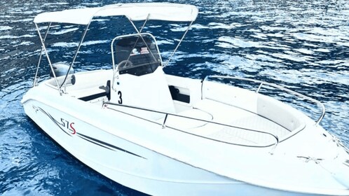 詩人の湾スキッパーなしレンタルボート