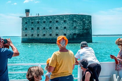 La Rochelle: Fort Boyard Guided Boat Trip