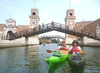 Venice: Hidden Canal Gems Kayak Tour with Certified Guide