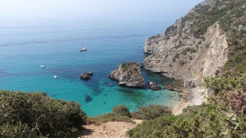 Sesimbra: Ribeiro do Cavalon ranta edestakainen venekuljetus