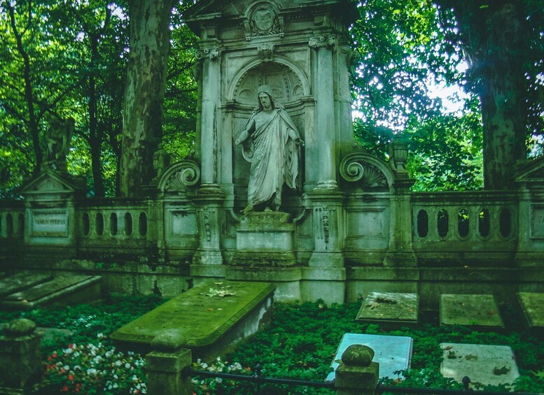 Picture 7 for Activity Cologne: Melaten Cemetery with Old Town Private Tour