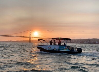 Lisbon: 2-Hour Private Boat Tour with 6 bottles of Champagne