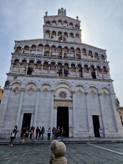Picture 4 for Activity Lucca: tour tra storia, arte e leggende! (Tour di 2 ore)