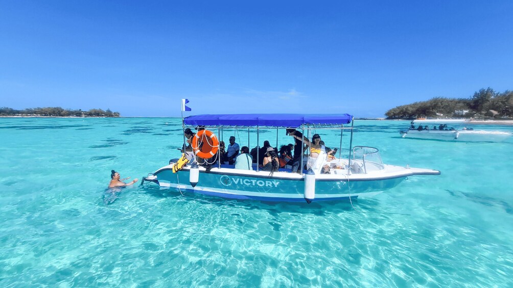 Blue Bay to Île aux Aigrettes: Exclusive Snorkeling Tour