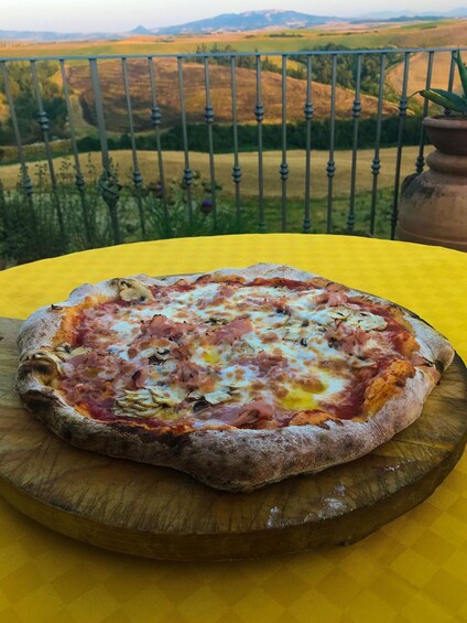 Volterra: Pizza Cooking Class in a tuscan farmhouse