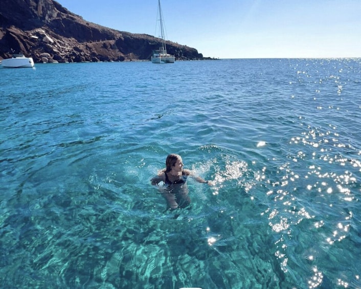 Picture 13 for Activity Santorini: License-Free Boat Rental with Snorkeling Gear