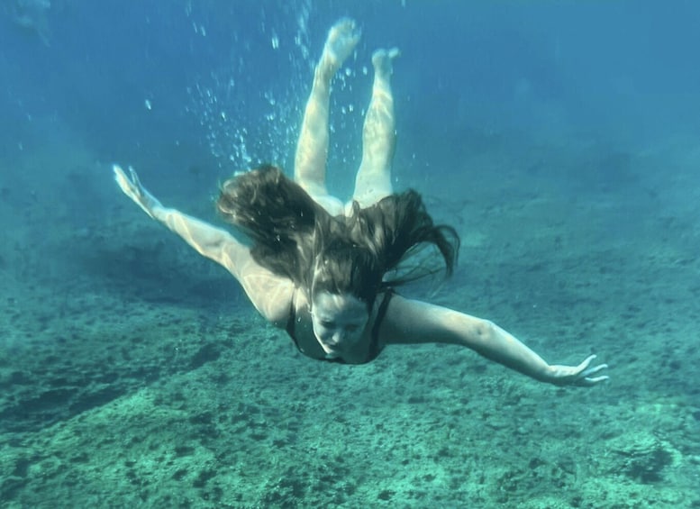 Picture 12 for Activity Santorini: License-Free Boat Rental with Snorkeling Gear