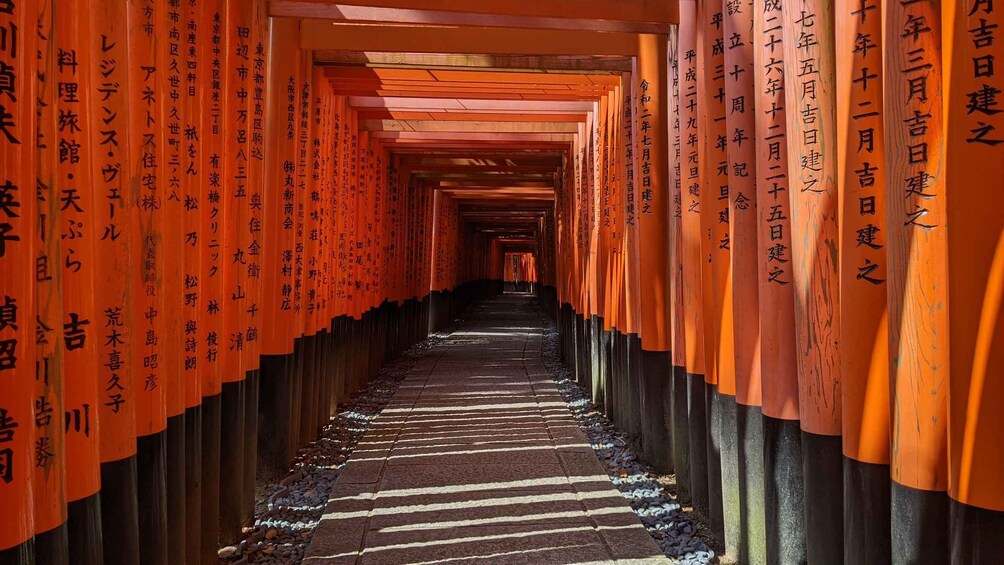 Kyoto: Guided Walking Tour of Fushimi with Private Option