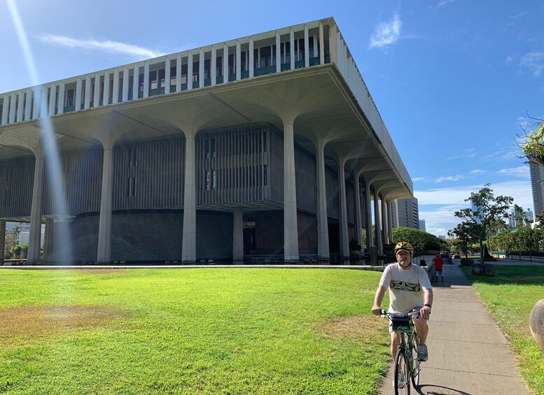 Picture 1 for Activity Historical Honolulu Bike Tour