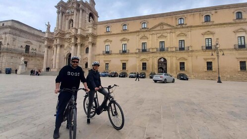 Syracuse: Guided Bike Tour at Ortigia Island