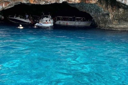 Kotor : visite guidée en bateau de la grotte bleue et de la Dame du Rocher