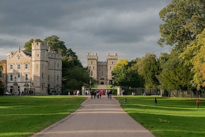 Royal Windsor Castle Tour Private including tickets
