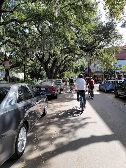 Picture 2 for Activity Savannah: Historical Bike Tour with Tour Guide