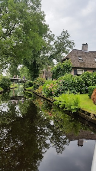 Picture 2 for Activity Giethoorn private tour with open boat and local captain