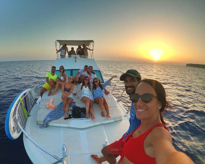 Picture 1 for Activity 3-hour boat trip at sunset with the sighting Delfini
