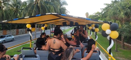 แคนคูน: รถบัสปาร์ตี้ส่วนตัว 3 ชั่วโมง