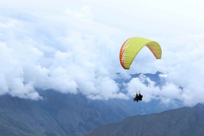 Cusco:Paragliding flight over the Sacred Valley of the Incas