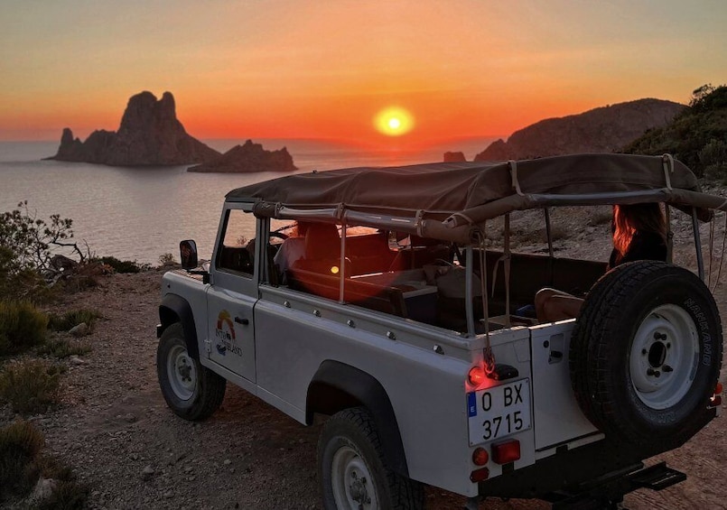 Ibiza: Combo Boat Trip, 4x4 Safari and Es Vedra Sunset Hike
